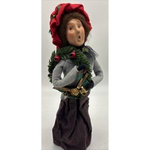 Vintage Byers Choice Caroler Woman Selling holding wreath 2000